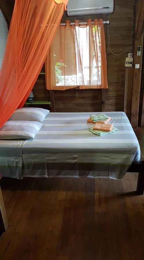 Gites Les Lodges Des Hauts De Deshaies Bungalow Barbade מראה חיצוני תמונה